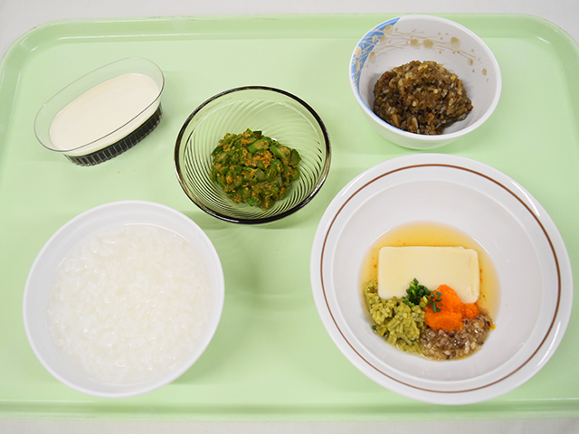 ソフト食:舌で潰せる硬さになっている
