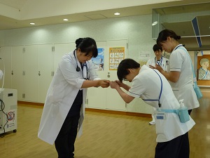 ③