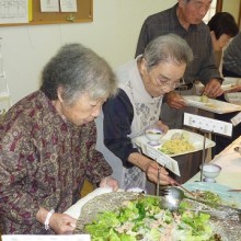 13.5.12(ケアハウスフロイデ彦島)昼食バイキング - コピー